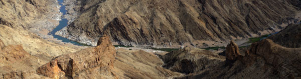 Spectacular views into Africas largest canyon the fish river canyon