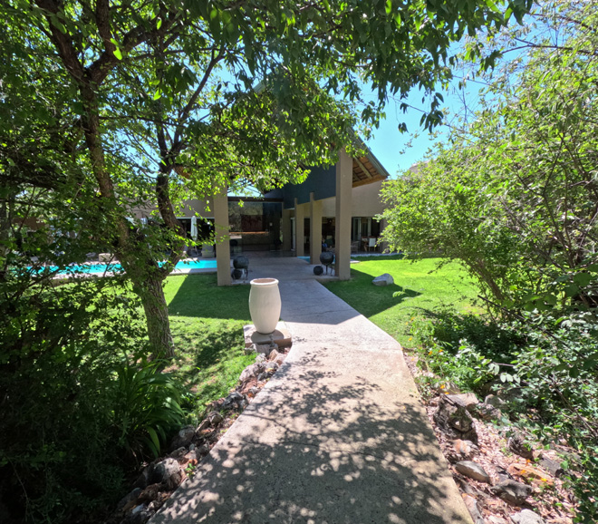 Toshari Lodge Accommodation Etosha National Park