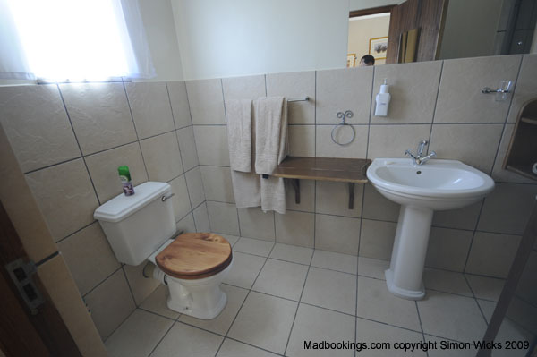 goibib_mountain_lodge_room_05