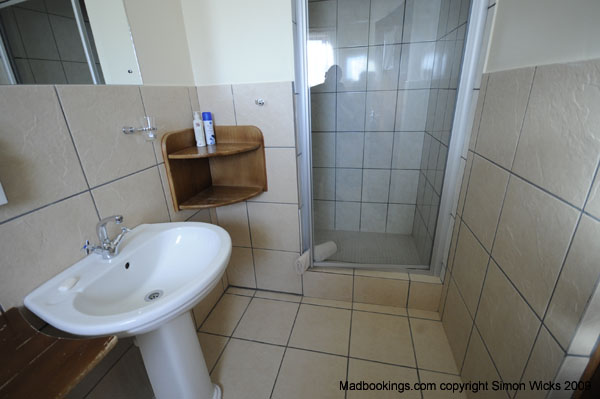 goibib_mountain_lodge_room_06