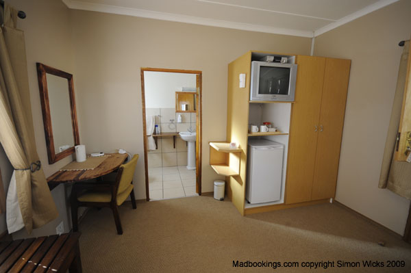 goibib_mountain_lodge_room_09